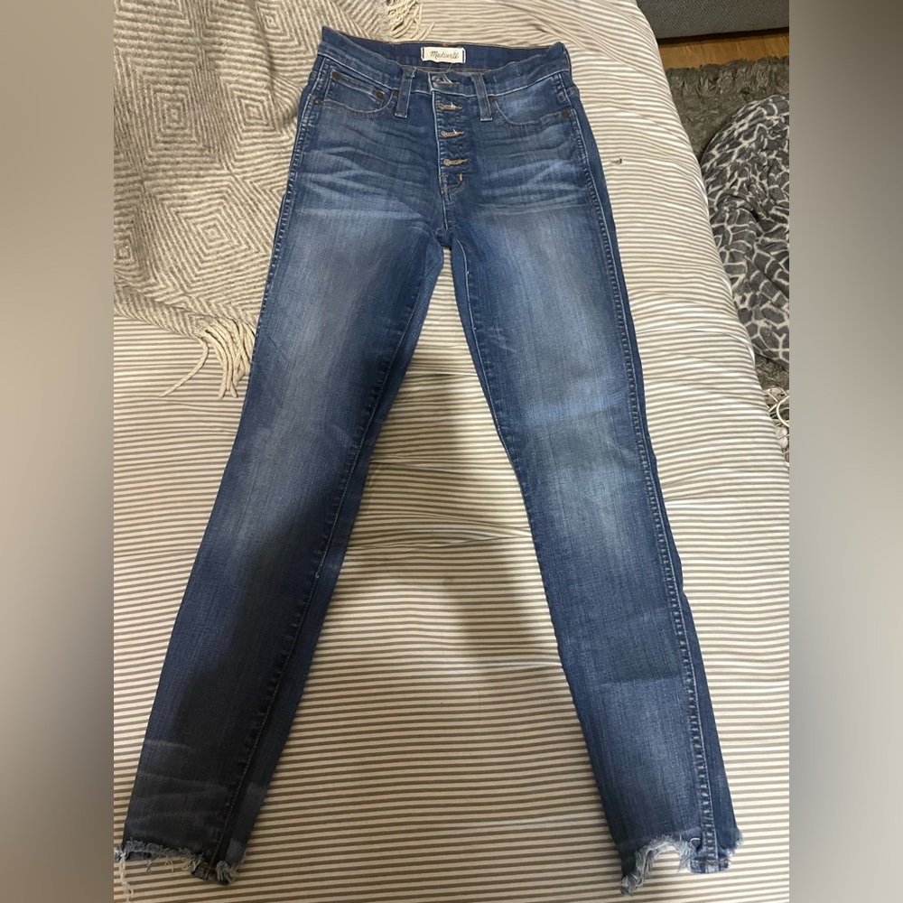Almost brand new size 25 10’ madewell skinny jeans